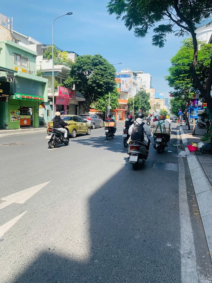 Nhà mặt tiền kinh doanh Điện Biên Phủ, Quận 10, 72m² giá 12 tỷ - Sổ đẹp, hoàn công đầy đủ!