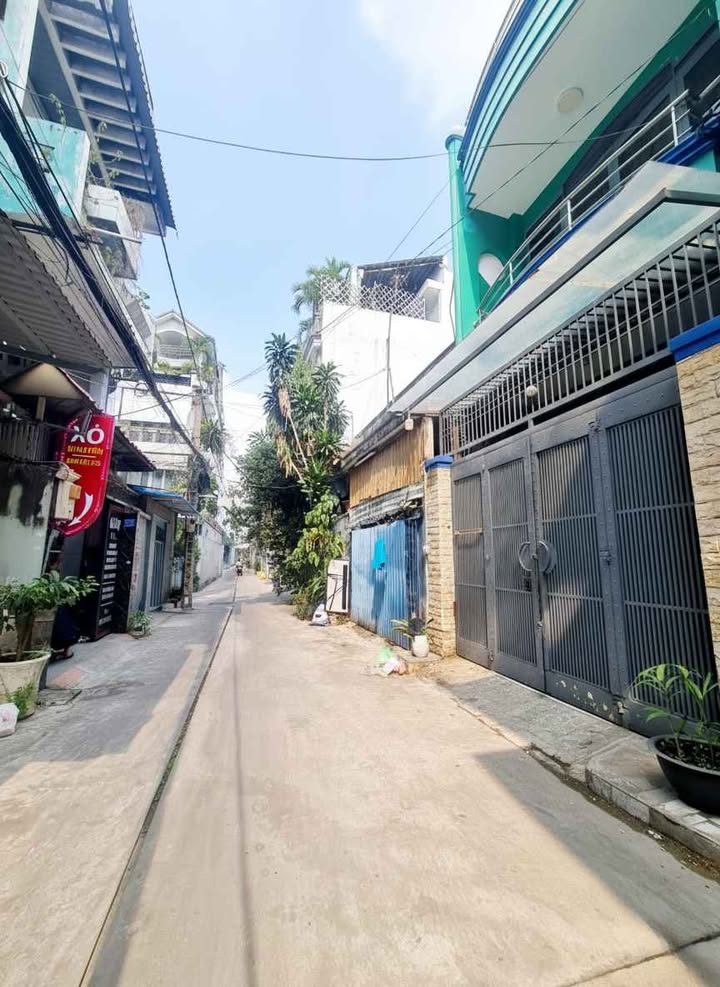 Nhà 3 tầng Lạc Long Quân, Quận 11 - Diện tích 54m² - Ô tô vào nhà chỉ 7 tỷ!