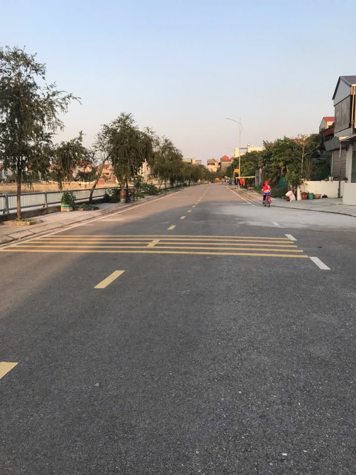 Đất nền Mặt hồ Thị Trấn Quế, 148m² giá 3 tỷ - Không khí trong lành, thoáng mát!