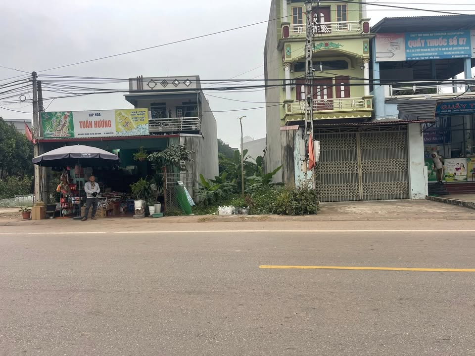 Đất đấu giá thôn Sỏi, Yên Trung, 100m² - Vị trí đẹp, tiện ích xung quanh đầy đủ!