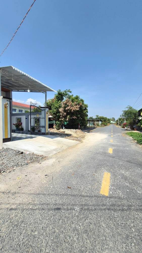 Nhà mới hoàn thiện KP Trường Xuân, Phường Long Hoa, 104m² giá 1.38 tỷ - Sẵn sàng vào ở ngay!