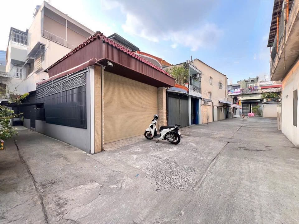 Nhà phố Tô Hiệu, Quận Tân Phú - 130m² giá 10.5 tỷ - Hẻm ô tô vào nhà