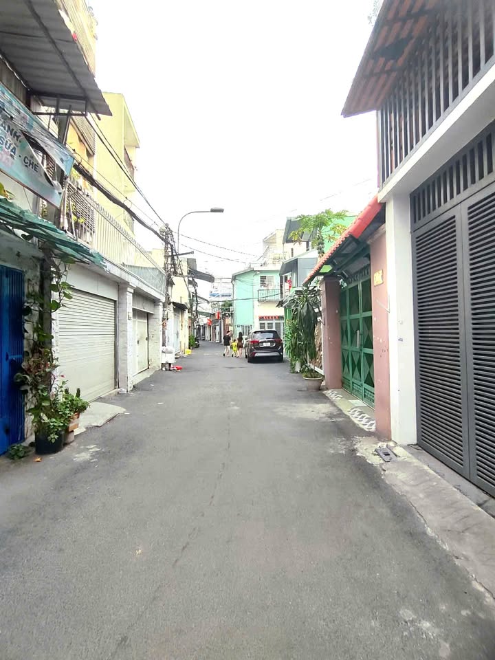 Nhà phố 4 tầng Nguyễn Văn Công 41m² giá 7.85 tỷ - Ô tô vào tận nhà!