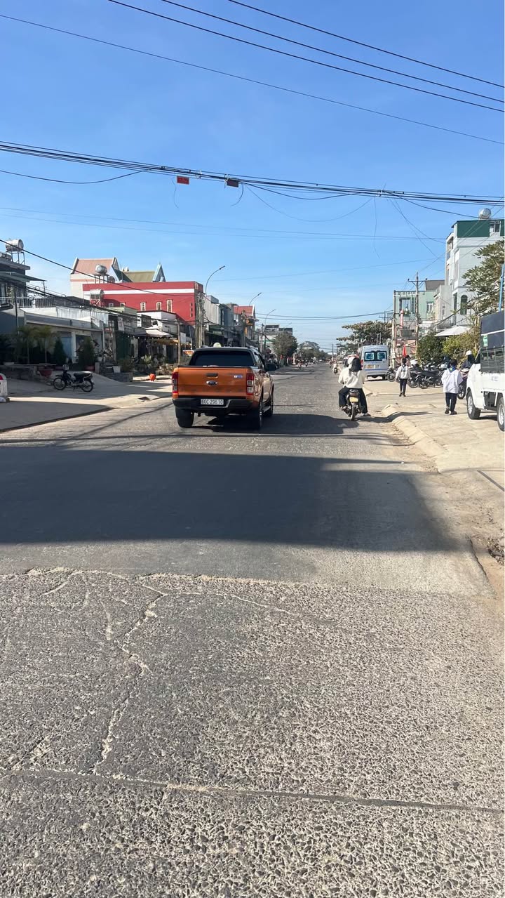 Nhà bán gấp tại Lạc Lâm, Đơn Dương - Diện tích 703m² - Giá 2.7 tỷ!