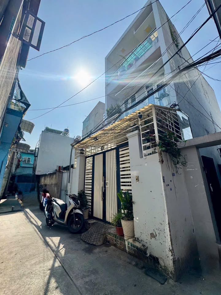 Nhà hẻm 3m Bờ Bao Tân Thắng, Tân Phú 60m² giá 5.8 tỷ - Gần Aeon Mall!