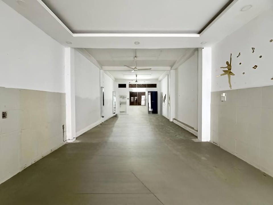 Nhà Mặt Tiền Nguyễn Kiệm, Phú Nhuận, 102m² giá 21 tỷ - Cơ hội hiếm có!