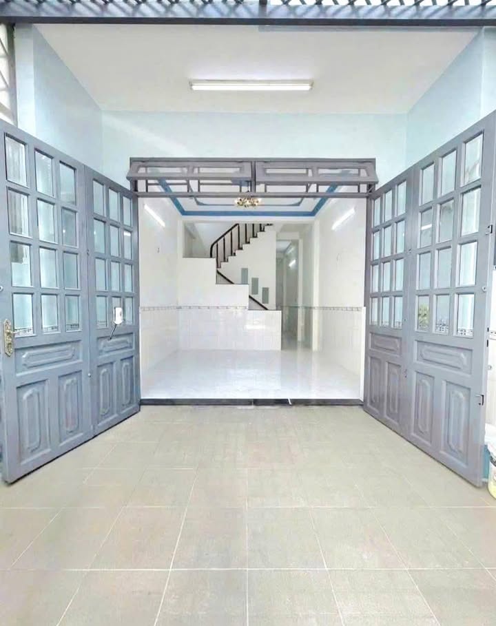 Nhà bán hẻm xe hơi đường Huỳnh Thị Hai, 64m² chỉ 4 tỷ - Sẵn sàng vào ở!