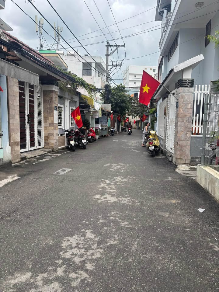 Nhà 3 tầng Điện Biên Phủ, Thanh Khê, 42m² giá 4 tỷ - Gần chợ và biển!