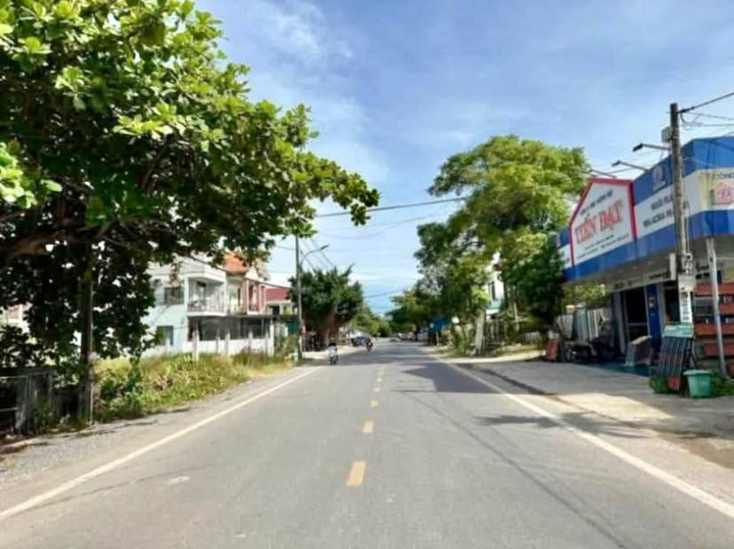 FrontHouse Đường Hà Huy Tập, Đồng Hới 100m² giá 2.3 tỷ - Kinh doanh thuận lợi!