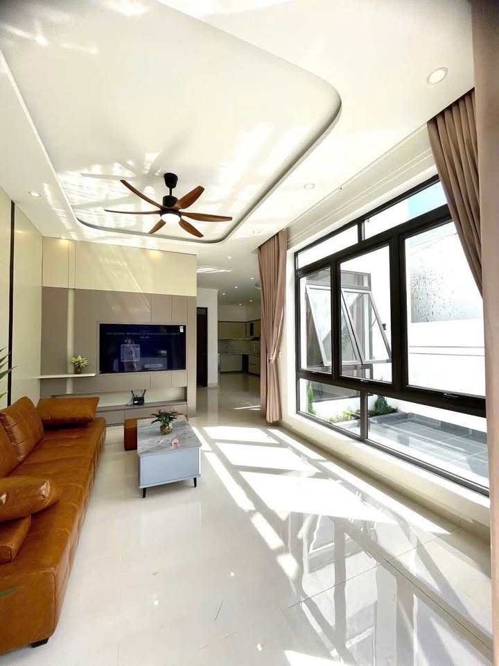 Nhà 3 phòng ngủ tại 8/5 Nguyễn Trường Tộ, 187m² giá 5.85 tỷ - Thiết kế hiện đại, sẵn sàng ở ngay!