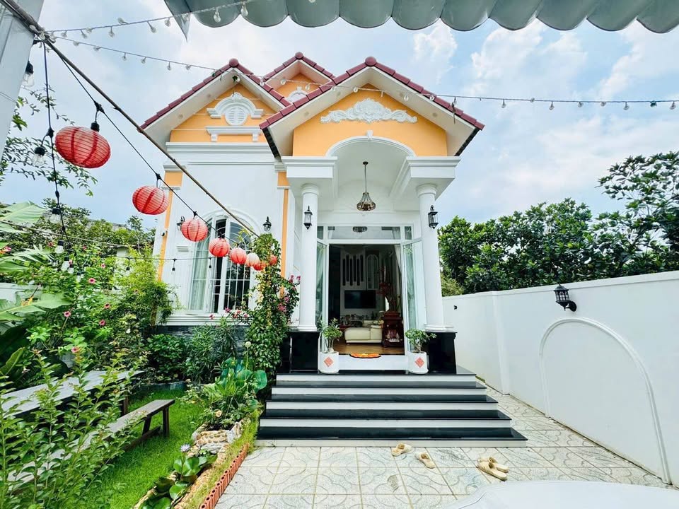 Nhà đẹp mái thái Hòa Thành 256m² giá 2.5 tỷ - Chính chủ bán gấp!