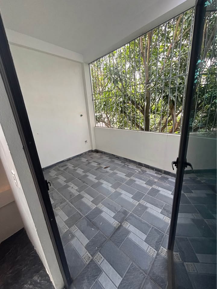 Nhà 3 tầng Trần Lãm, 33m² giá 1.4 tỷ - Đầy đủ nội thất, sẵn sàng vào ở!