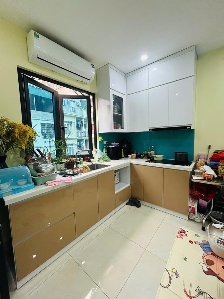 Nhà 5 tầng Đội Cấn, Ba Đình 98m² giá 24 tỷ - Sẵn sàng vào ở ngay!