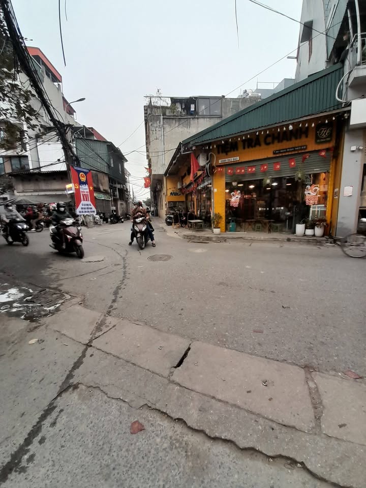 Nhà 4 tầng trung tâm Thanh Trì 50m² giá đầu tư - Đường ô tô vào tận nhà!