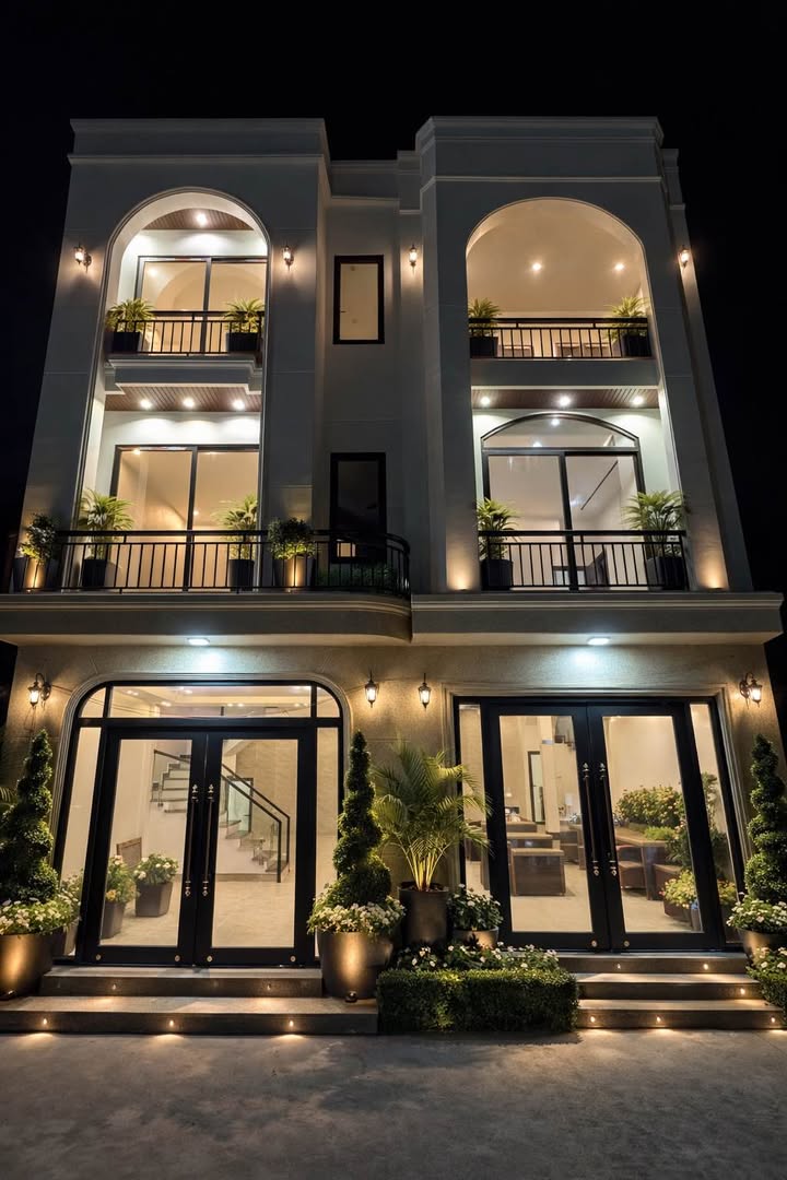 Nhà bán phường Hà Trung, 50m² giá thỏa thuận - Ô tô đỗ cửa, khu dân cư đông đúc!