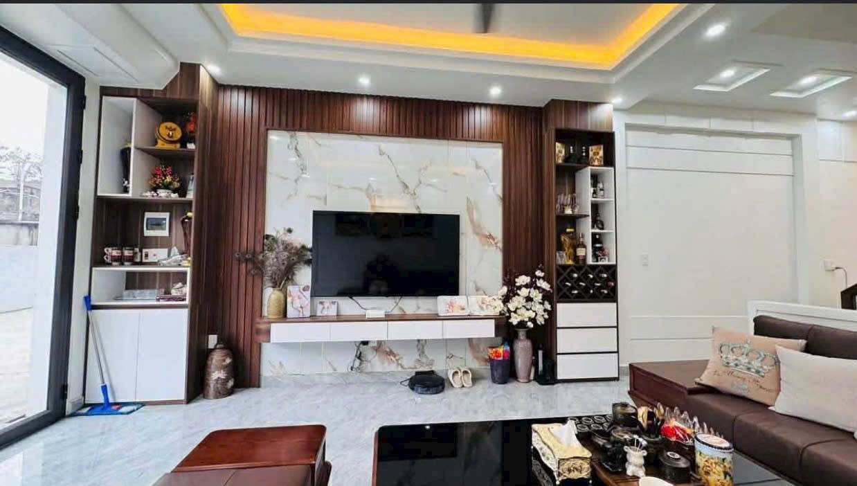 Nhà phố Hoàng Mai 60m² giá 2 tỷ - Full nội thất, ô tô đỗ cửa!