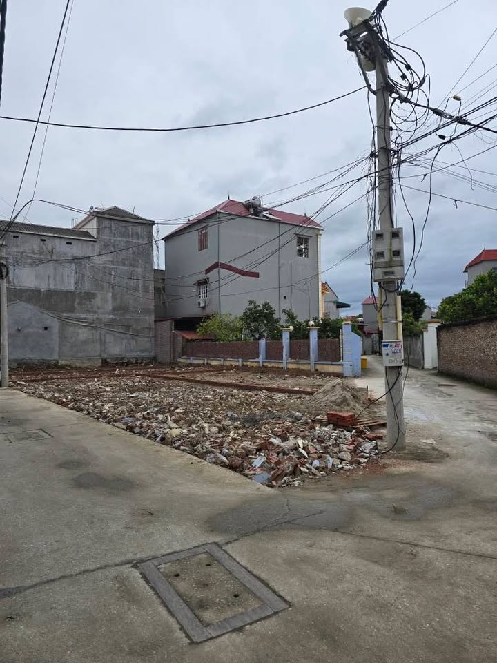 Đất nền góc Xã Tam Tiến 102m² giá 2 tỷ - Cơ hội đầu tư hiếm có!