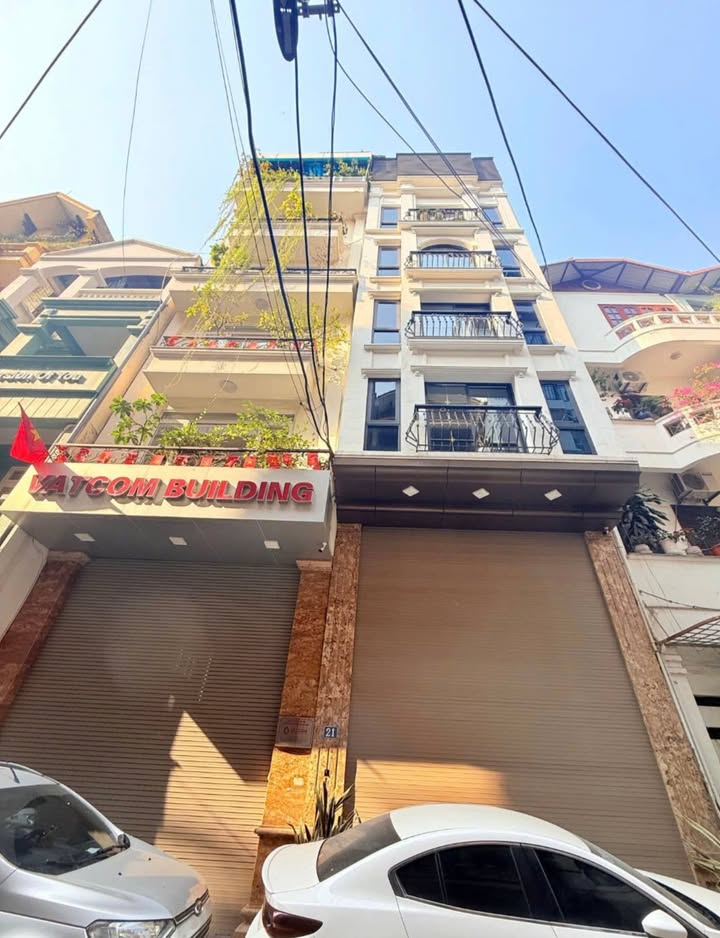 Nhà mặt phố Cầu Giấy 80m² giá 40 tỷ - Sổ đỏ chính chủ, thang máy tiện nghi!