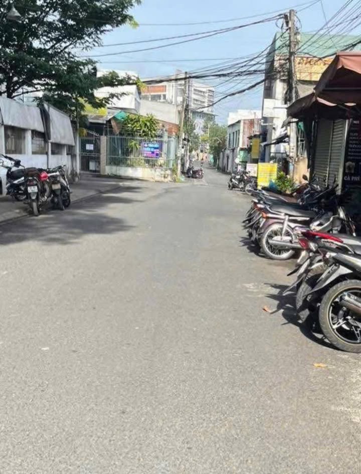 Nhà mặt tiền kinh doanh tại Phường Long Bình, 128m² giá 3.2 tỷ - Đường rộng thông thoáng!