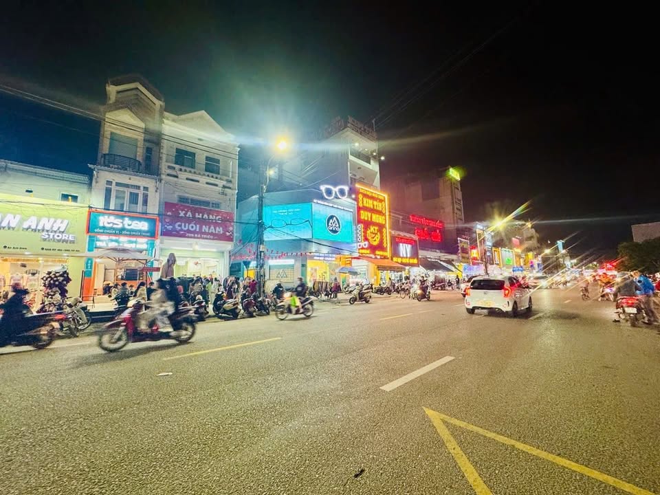 Nhà FrontHouse Bà Triệu 37m² - Mặt tiền kinh doanh đắc địa đối diện Siêu thị GO!