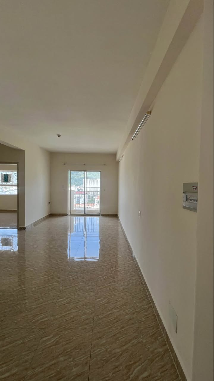 Căn hộ Hoàng Quân Nha Trang 70m² giá 2.75 tỷ - Căn góc thoáng mát, view núi tuyệt đẹp!