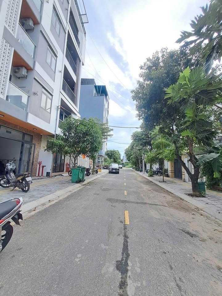 Đất nền Quận Sơn Trà Đà Nẵng 78,7m² giá 12 tỷ - Vị trí đẹp, 2 mặt thoáng!