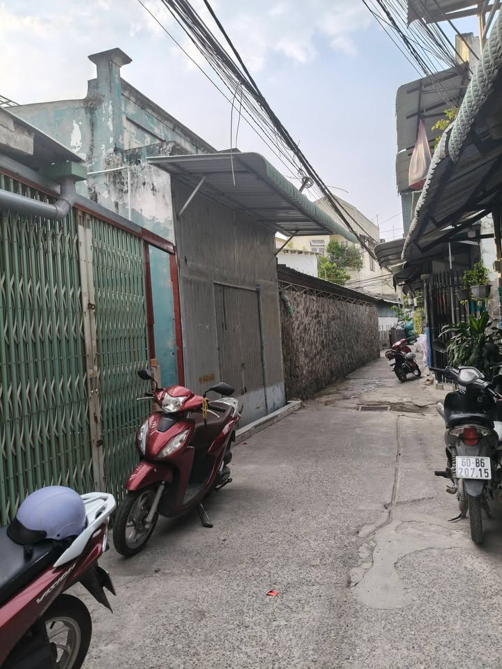 Nhà cấp 4 Hóc Môn 106m² giá 3.55 tỷ - Ô tô đậu cửa, gần trường Đại học!