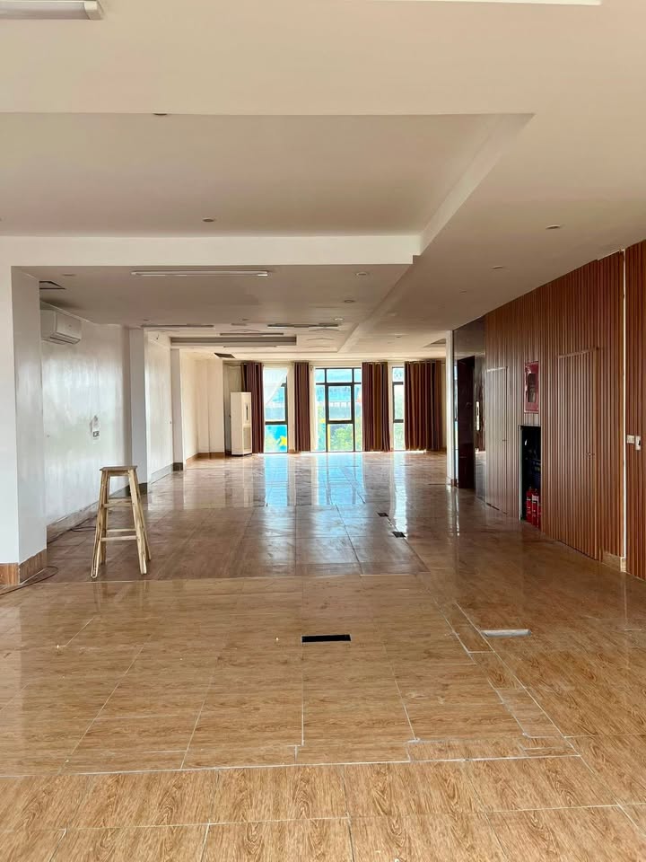 Cho thuê mặt bằng văn phòng tầng 5 Đường Lý Thái Tổ 181m² - Không gian lý tưởng để phát triển