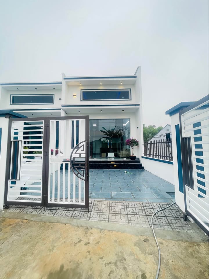 Nhà 2 tầng Phường Lương Sơn 90m² giá 1.4 tỷ - Thiết kế hiện đại, tiện nghi đầy đủ!