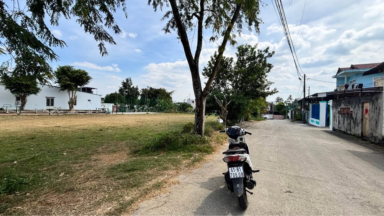 Nhà phố Đội Cấn, Phường Lộc Sơn, 188m² giá 4.8 tỷ - Đối diện công viên