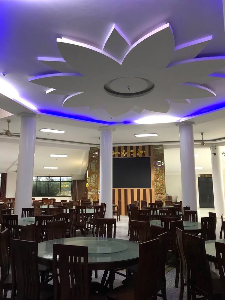 Nhà hàng hiện đại 10.535m² mặt tiền 76m tại Quốc lộ 1A - Sẵn sàng kinh doanh ngay!