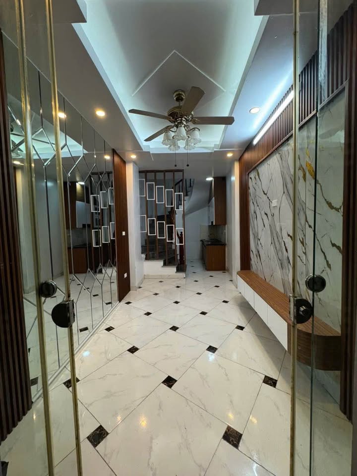 Nhà riêng 76 Vĩnh Hưng, 21m² giá 4.09 tỷ - Sổ đỏ chính chủ, gần trường cấp 1!