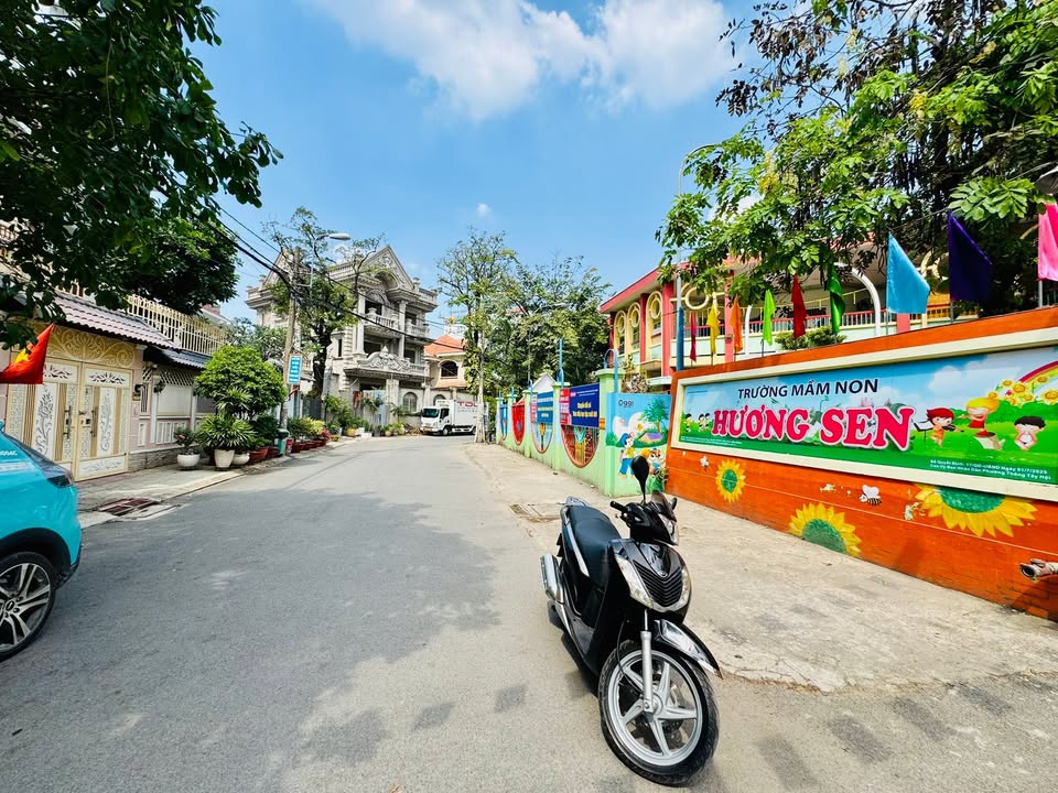 Nhà phố khu biệt thự Làng Hoa Gò Vấp 90m² giá 10.8 tỷ - Sẵn sàng vào ở!