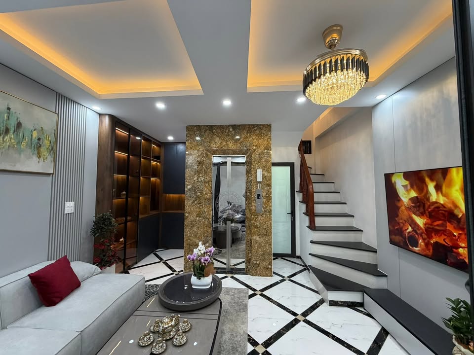 Nhà phố Bạch Mai 30m² giá thỏa thuận - Nhà đẹp ở ngay, thang máy tiện nghi!