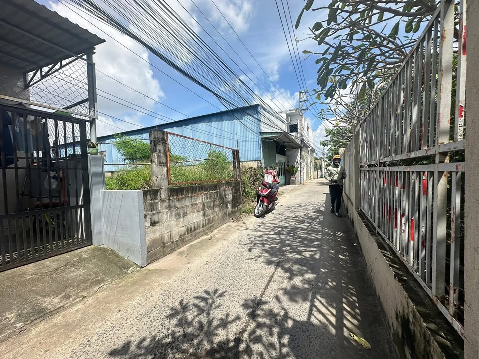 Lô đất vàng ngay cổng trường C3 Nguyễn Chu Trinh, Dĩ An - 335m² giá 9 tỷ!