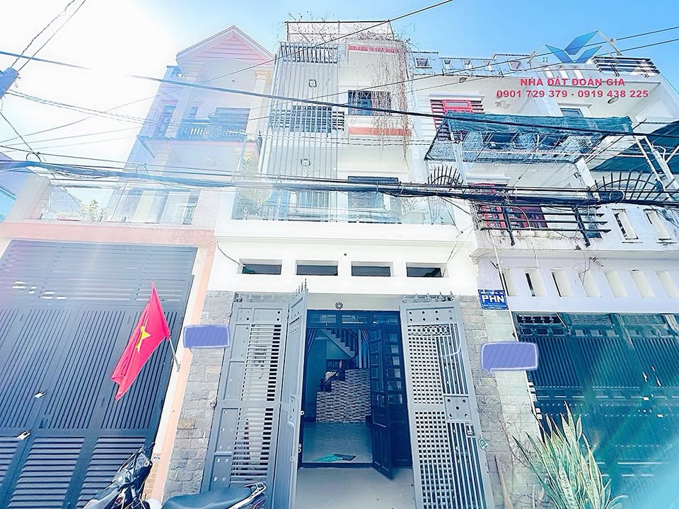 Nhà phố 3 tầng Hẻm nhựa 6m Đường Lâm Thị Hố, Quận 12 - Giá 5.59 tỷ, Sẵn sàng ở ngay!