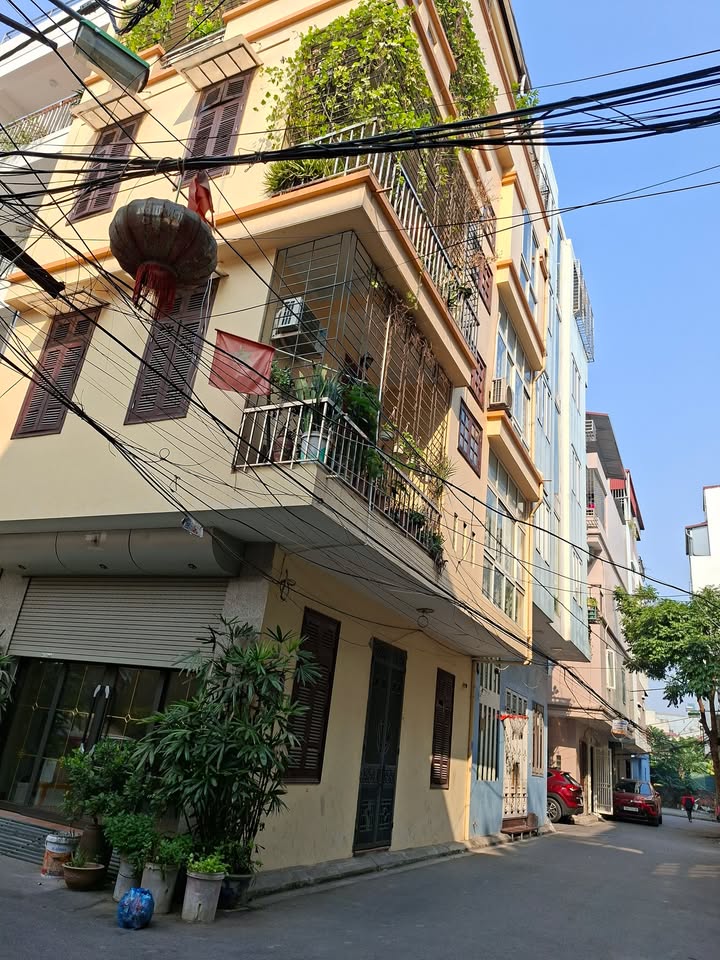 Nhà lô góc Mỹ Đình 40m² giá 13 tỷ - Ô tô tránh, dân xây chắc chắn!