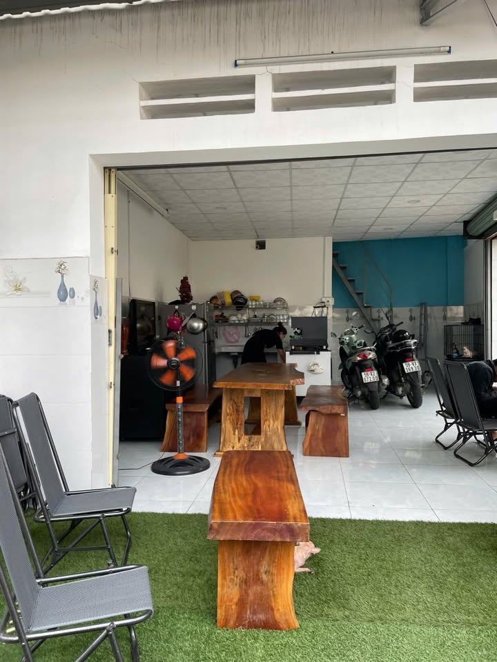 Nhà cấp 4 Lô góc 2 mặt tiền Đường 40 Linh Đông 50m² giá 2.39 tỷ - Kinh doanh thuận lợi!