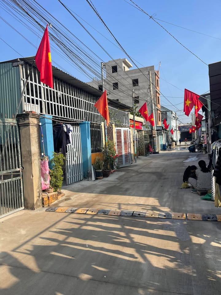 Nhà gác lửng Ấp Bà Ký, Long Phước 115m² giá 1 tỷ - Thiết kế hiện đại!