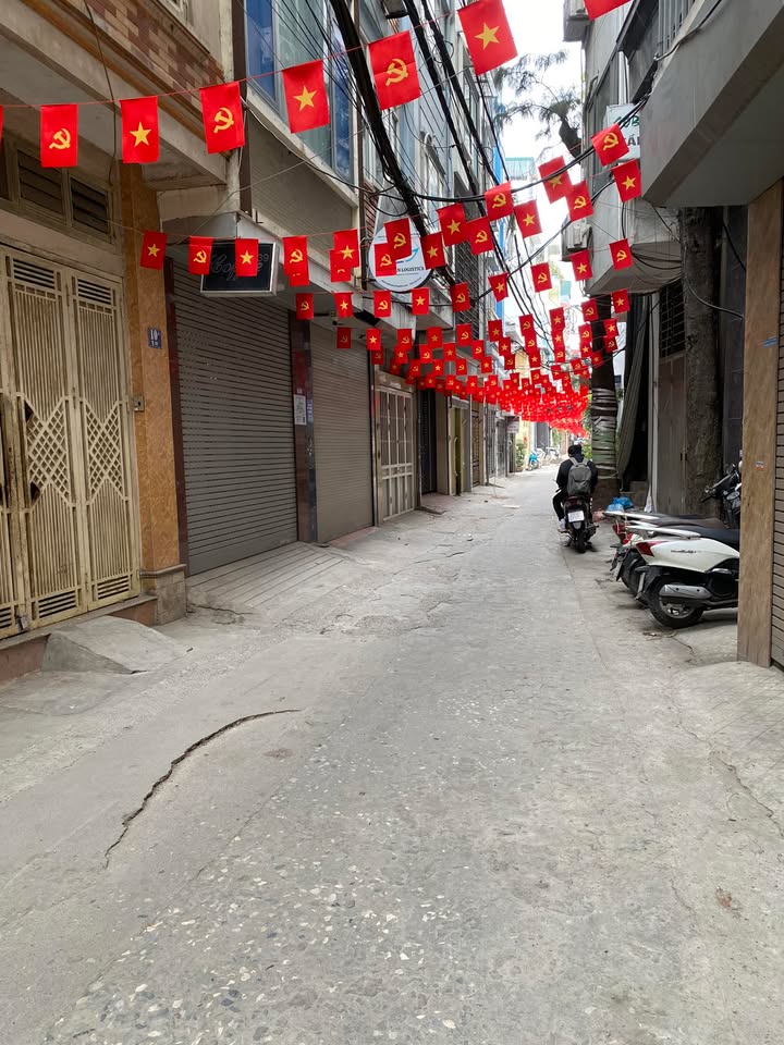 Nhà phố Giáp Bát 31m² giá 6.1 tỷ - Giao thông thuận tiện, đầy đủ tiện ích!