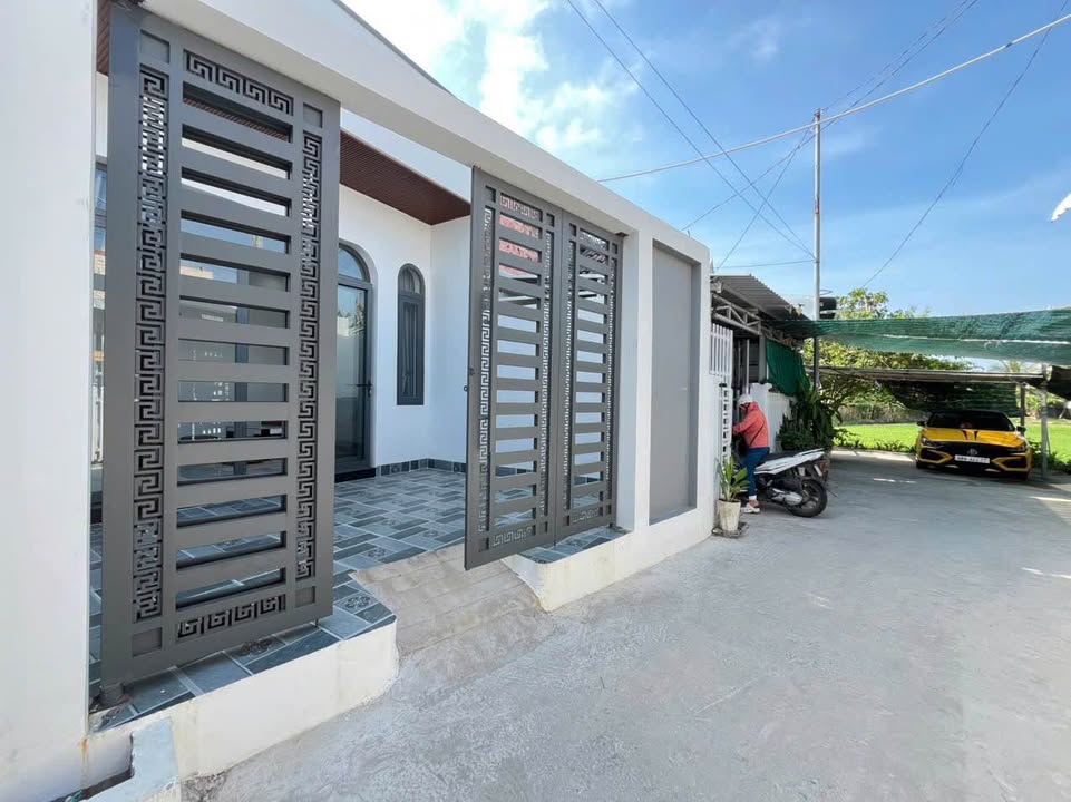 Nhà riêng hẻm xe hơi đường Trương Định 100m² giá 1.55 tỷ - Thiết kế thoáng mát, hỗ trợ vay ngân hàng!