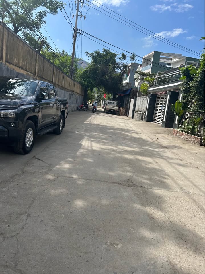 Lô Đất Chính Chủ 40m² Đường Lạc Long Quân, Giá 750 triệu - Sổ Đỏ Rõ Ràng!