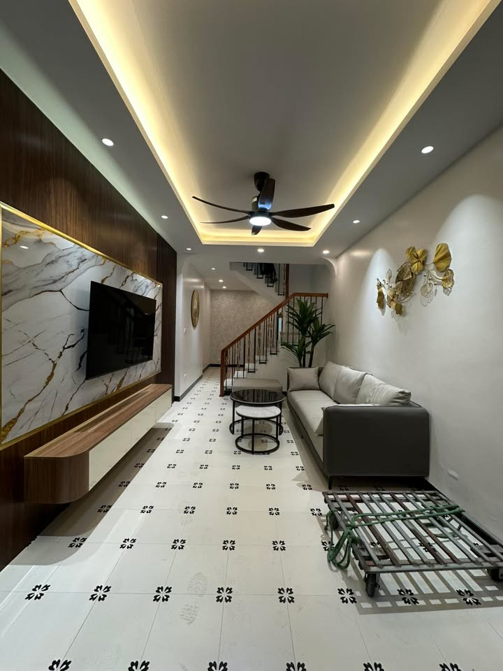 Nhà dân xây phố Trương Định 30m² giá 7.2 tỷ - Full nội thất, gần chợ!