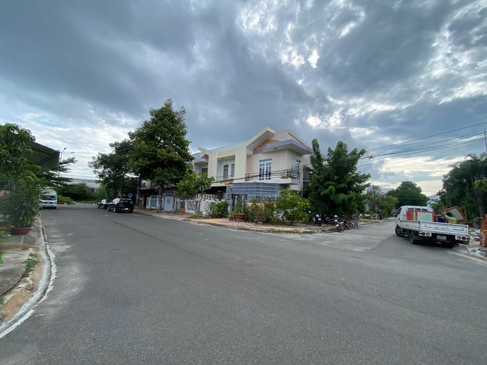 Nhà 1 trệt 1 lầu mặt tiền đường nhựa KDC Kênh Bào, Phan Thiết 100m² - Gần biển chỉ 5 phút!