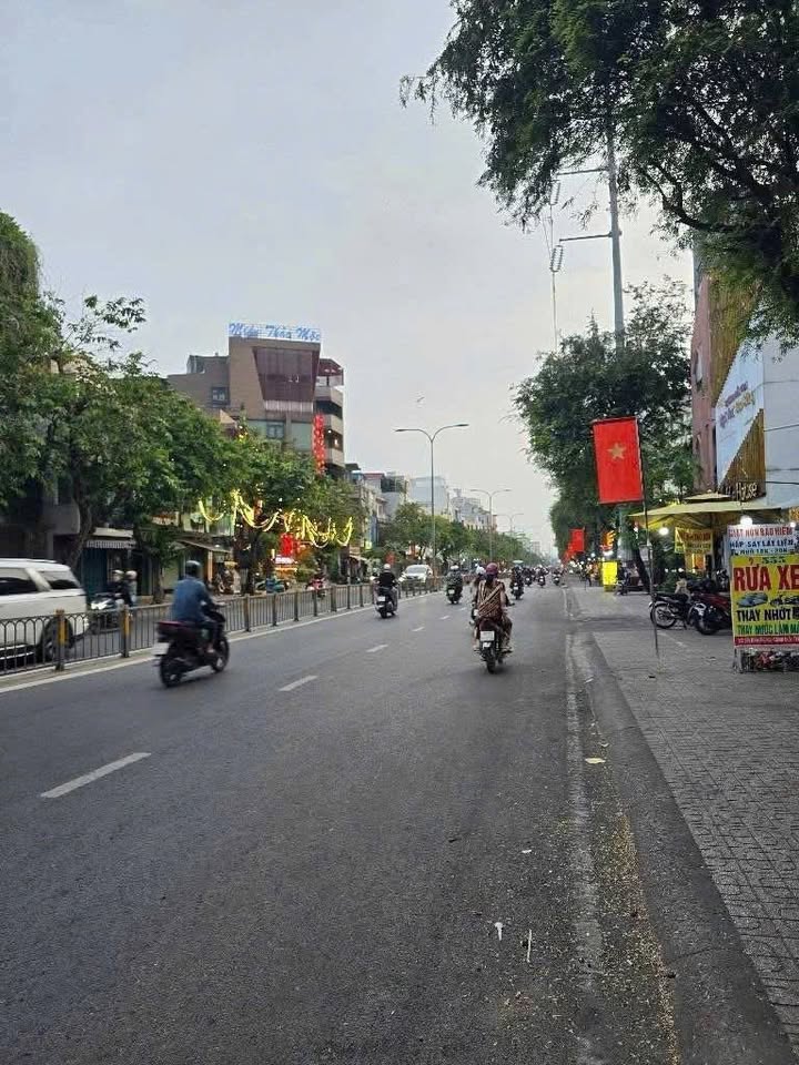 Mặt tiền kinh doanh đỉnh Đường Minh Phụng, Quận 11 - 52m² giá chỉ 16.5 tỷ - Dòng tiền tốt!