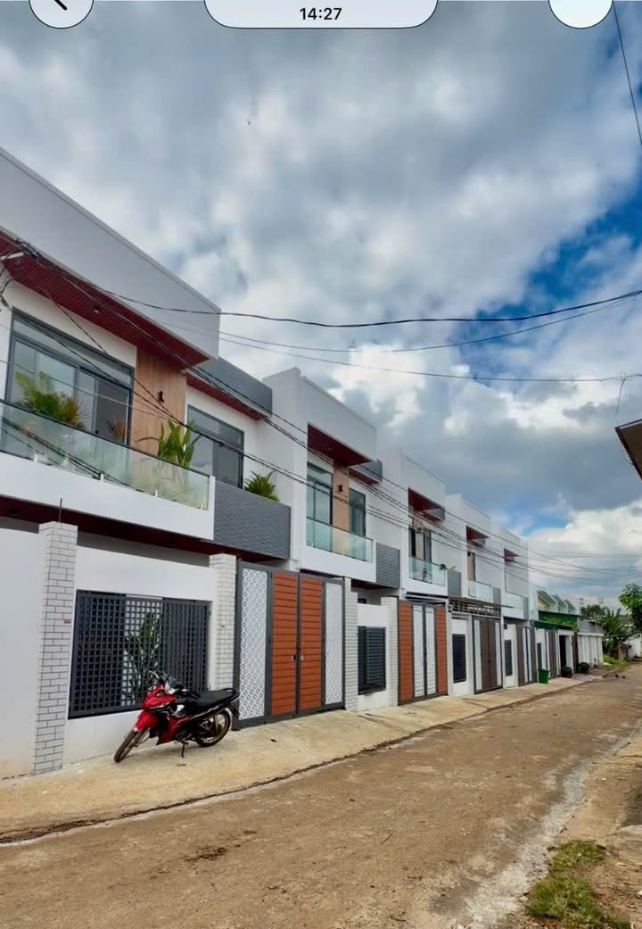 Nhà mới 100% Hẻm Y Wang, Buôn Ma Thuột 104m² giá 2.89 tỷ - Full nội thất, sẵn sàng ở ngay!