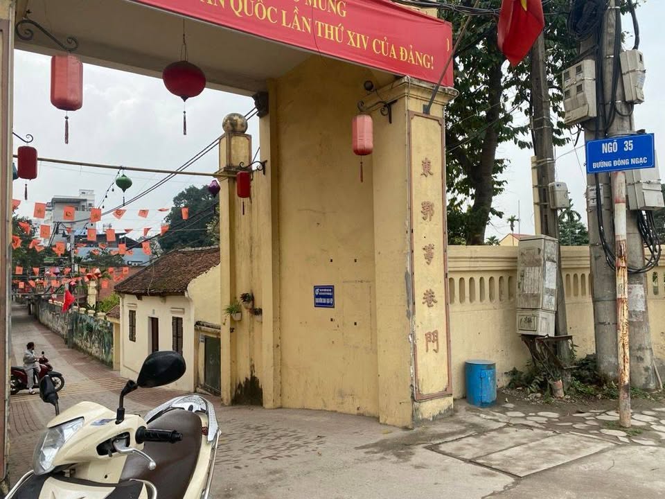 Đất nền Đông Ngạc Bắc Từ Liêm 60m² giá 11.4 tỷ - Sổ đỏ chính chủ, xây dựng tự do!