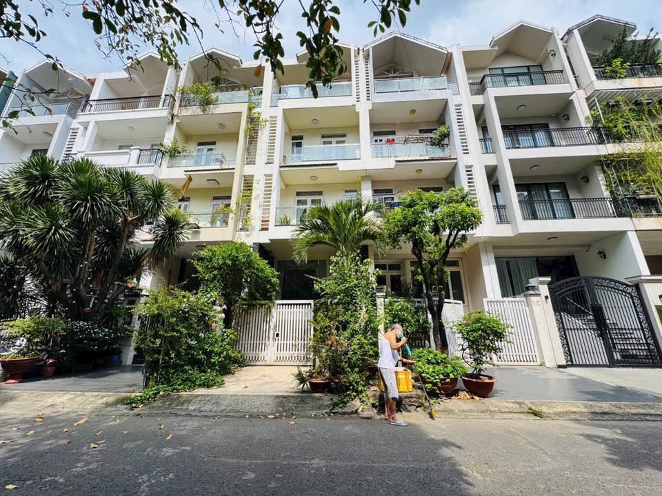 Nhà phố mặt tiền KDC Him Lam Quận 7, 100m² giá 27 tỷ - Đầu tư sinh lời!