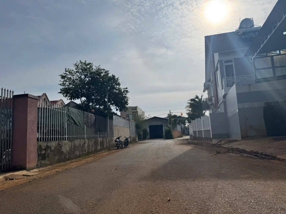 Nhà mặt tiền Huỳnh Thúc Kháng, Đức Trọng 700m² giá 9.4 tỷ - Cơ hội đầu tư hiếm có!