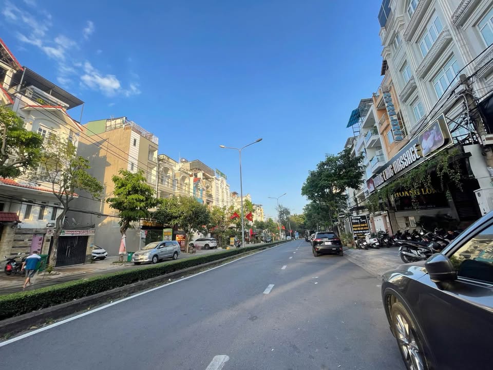Nhà mặt tiền đường Trung Sơn, Quận 7, 100m² giá 26 tỷ - Vị trí đắc địa cho kinh doanh